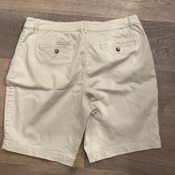 Tommy Bahama Shorts - Picture 4 of 5